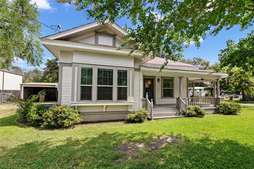 269 E Holley Street, Alba, TX 75410 — photo 1