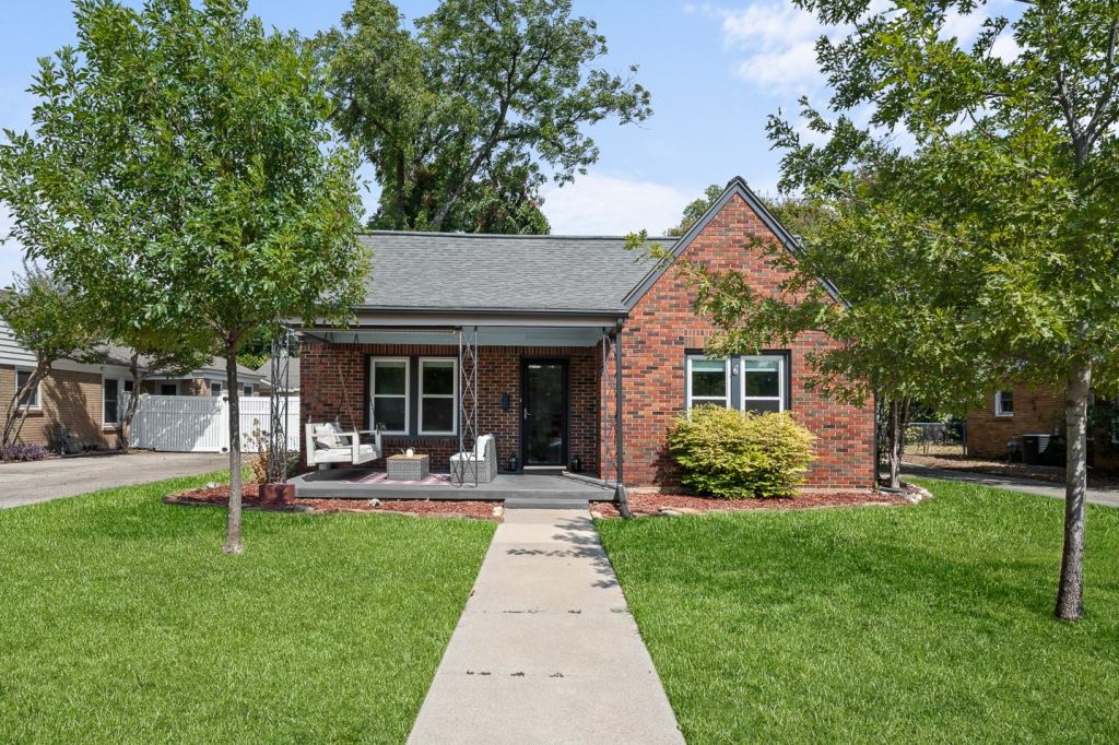1116 Bonnie Brae Avenue, Fort Worth, TX 76111 — photo 1