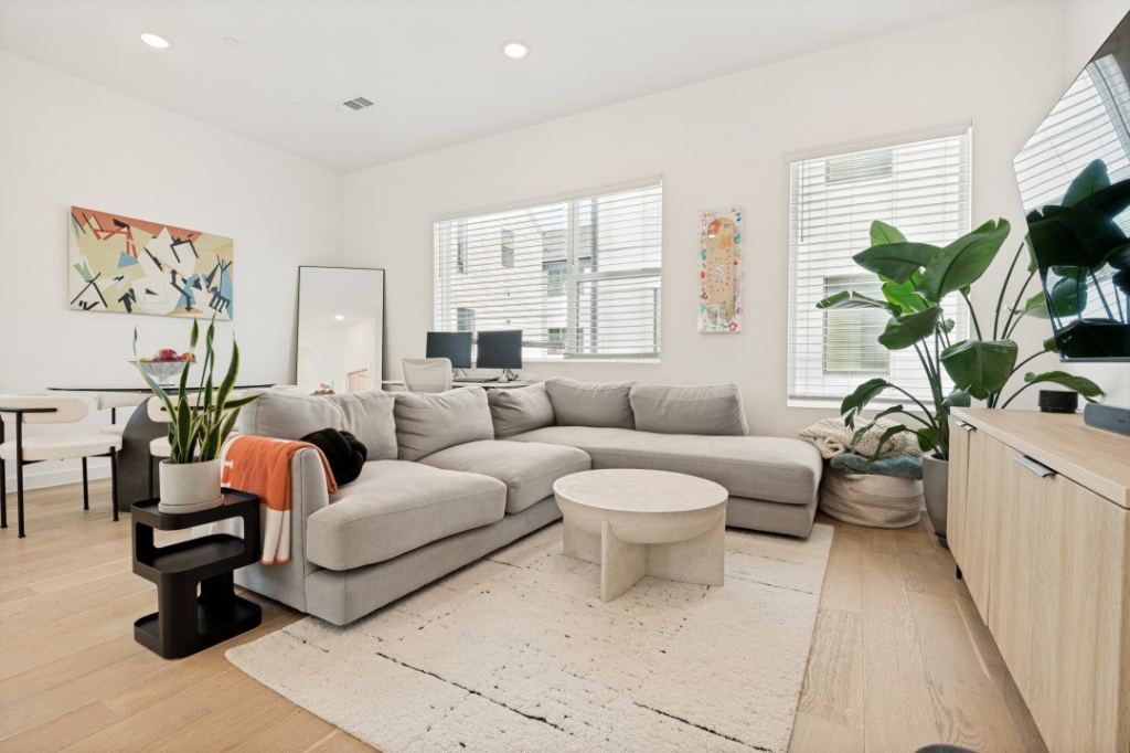 427 W 10th Street 201, Dallas, TX 75208 — photo 1