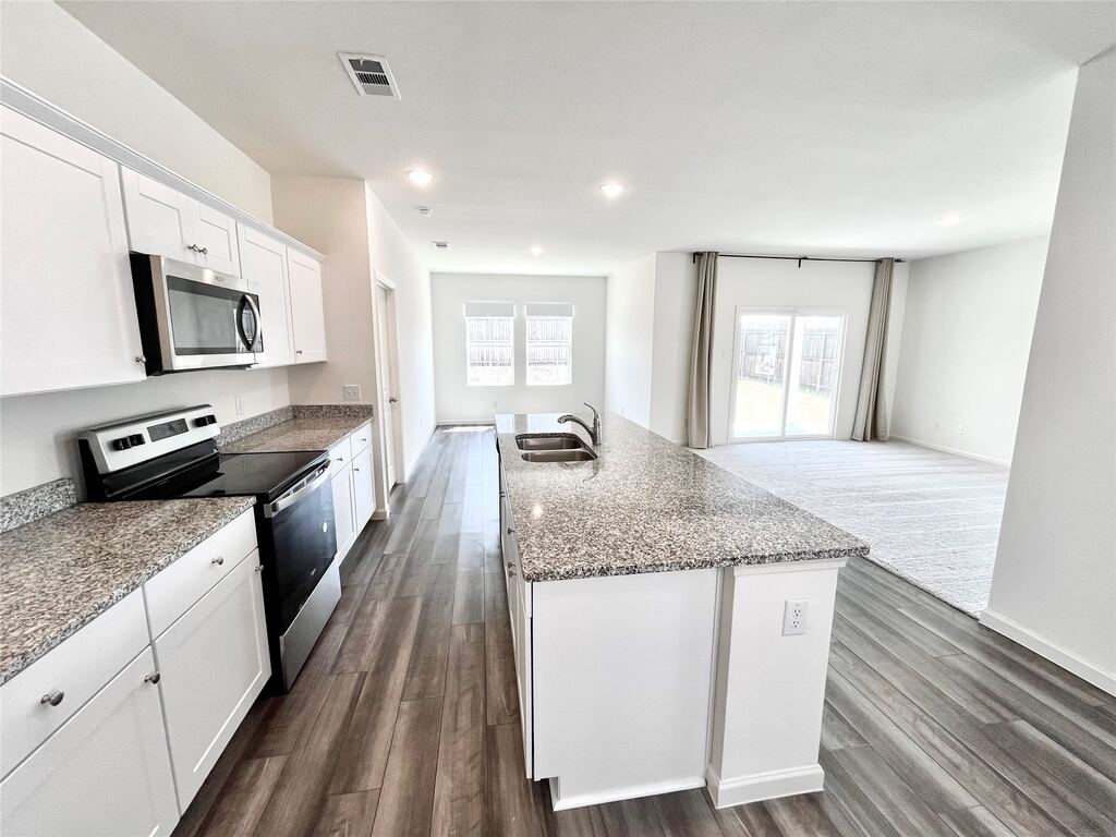 8400 Hawkview Drive, Fort Worth, TX 76179 — photo 1