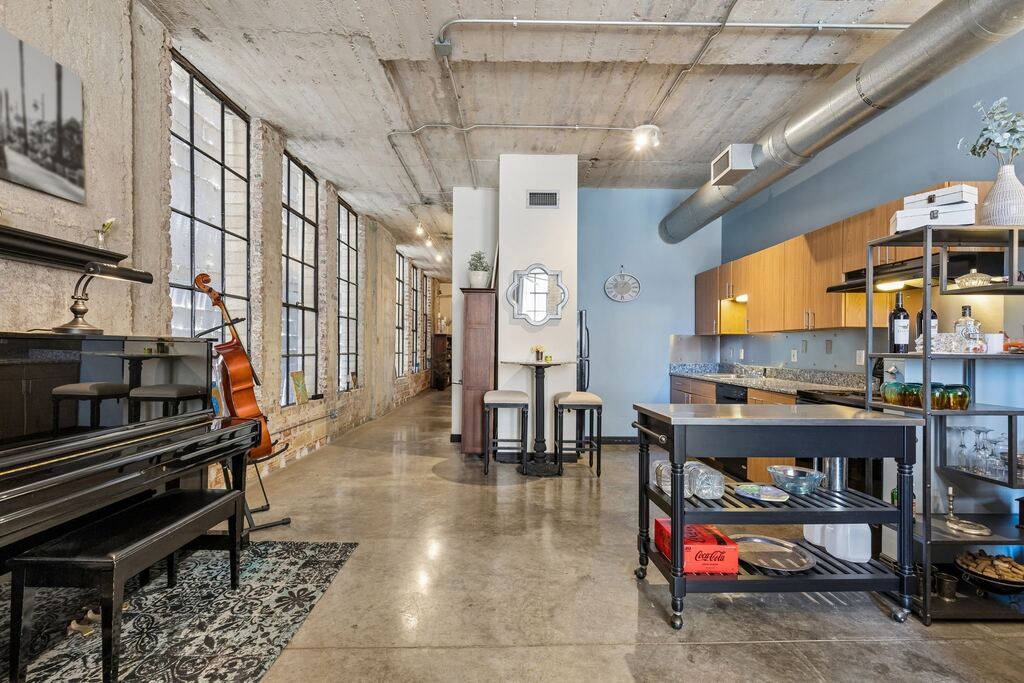 1122 Jackson Street 820, Dallas, TX 75202 — photo 1