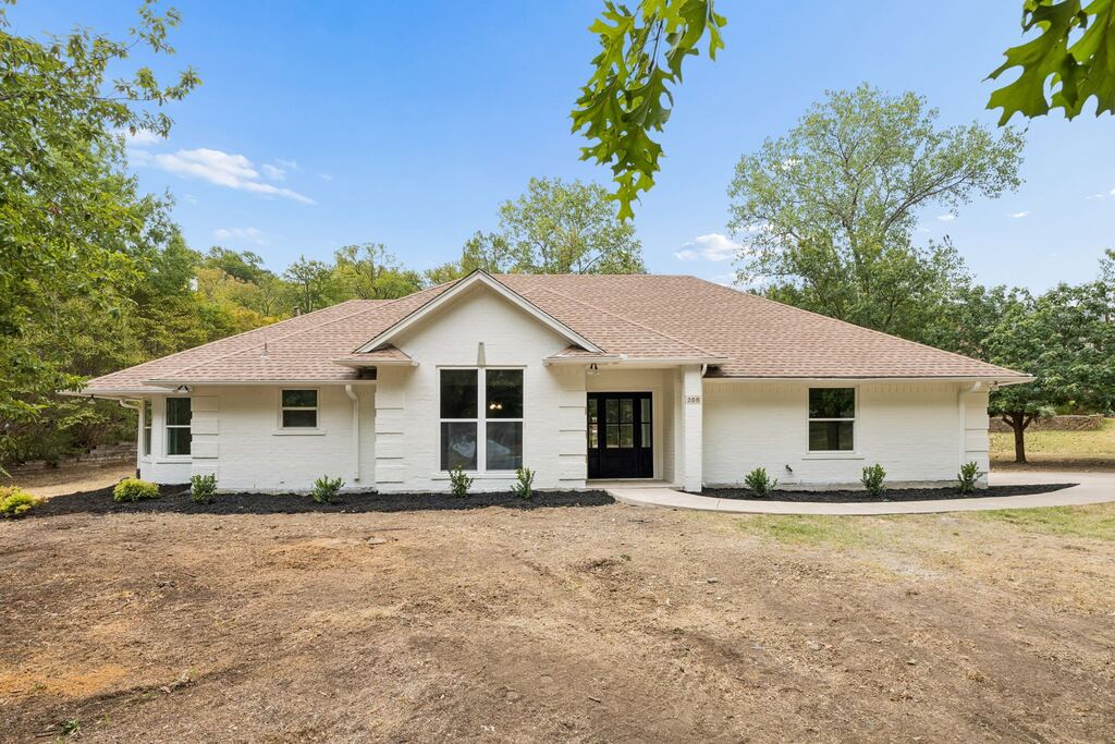 200 Willow Ridge Road, Fort Worth, TX 76103 — photo 1