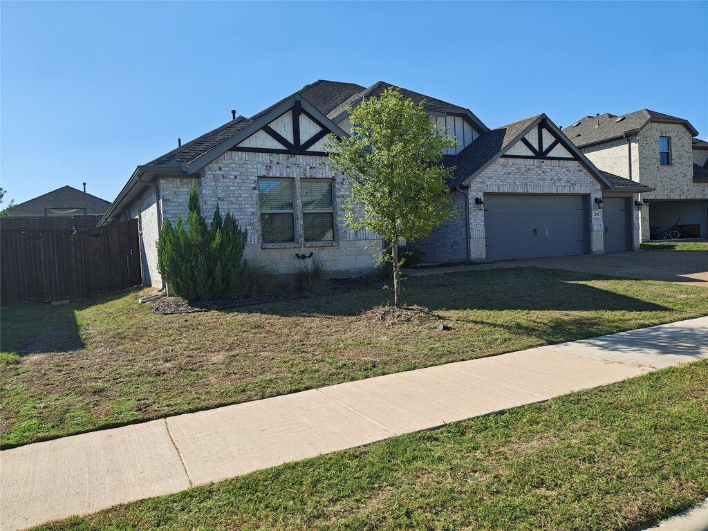 2245 Lantana Drive