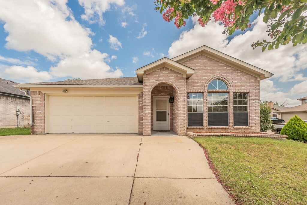 10212 Brea Canyon Road, Fort Worth, TX 76108 — photo 1
