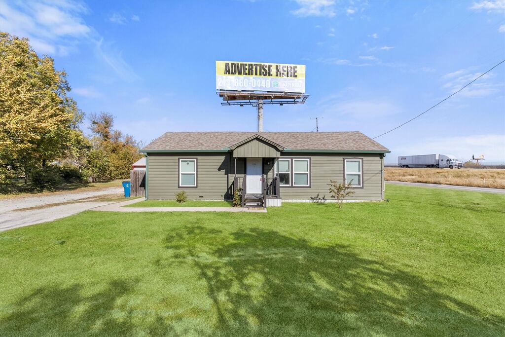 101 3rd Street, Valley View, TX 76272 — photo 1