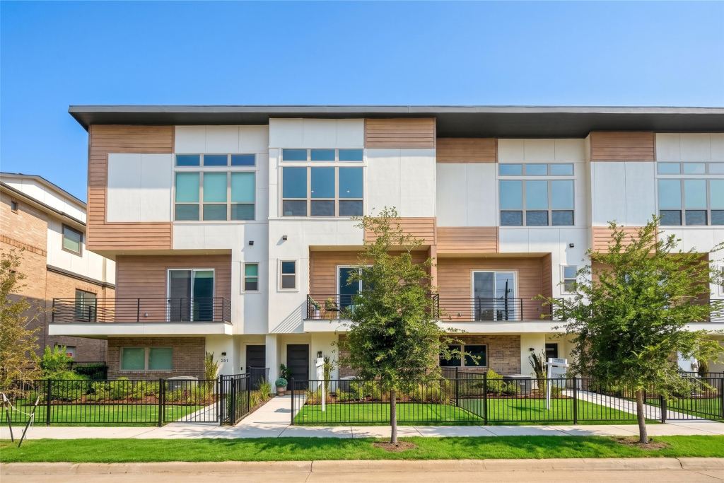 13900 Noel 202, Dallas, TX 75240 — photo 1