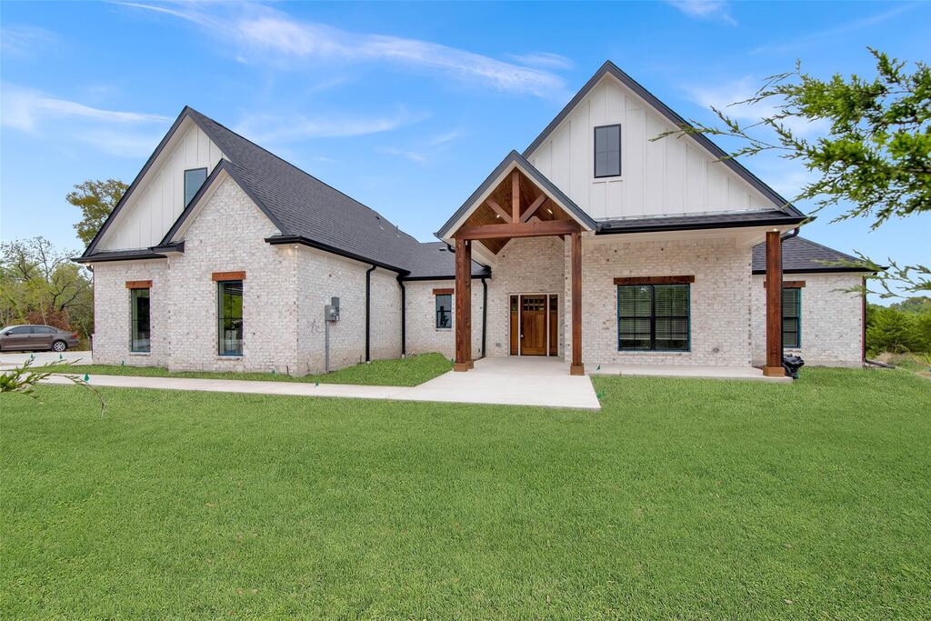 1179 Robertson Road, Whitewright, TX 76273 — photo 1