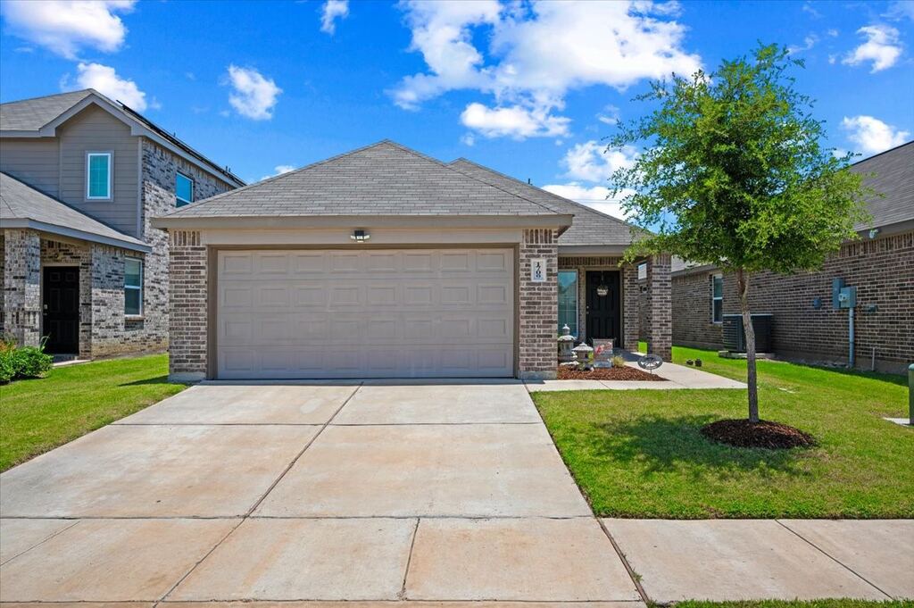 1709 Mark Lane, Ennis, TX 75119 — photo 1