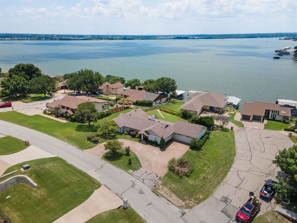 4301 Crescent Drive, De Cordova, TX 76049 — photo 1