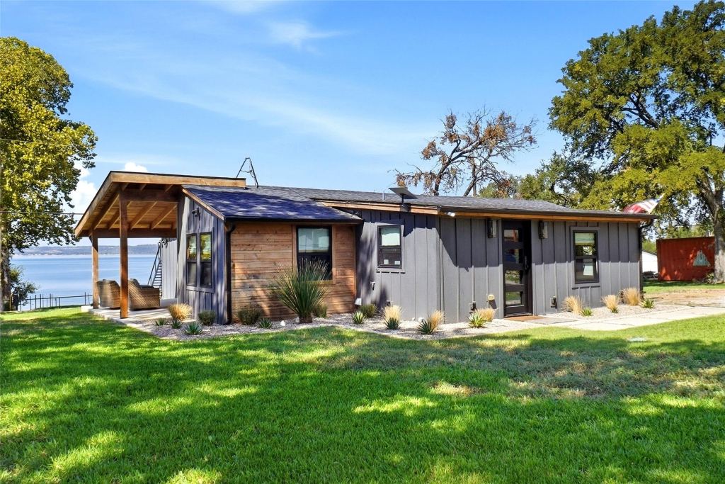203 Evans Street, Lake Bridgeport, TX 76426 — photo 1