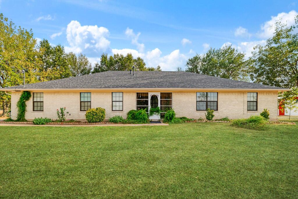 209 Farm Road 2352, Honey Grove, TX 75446 — photo 1