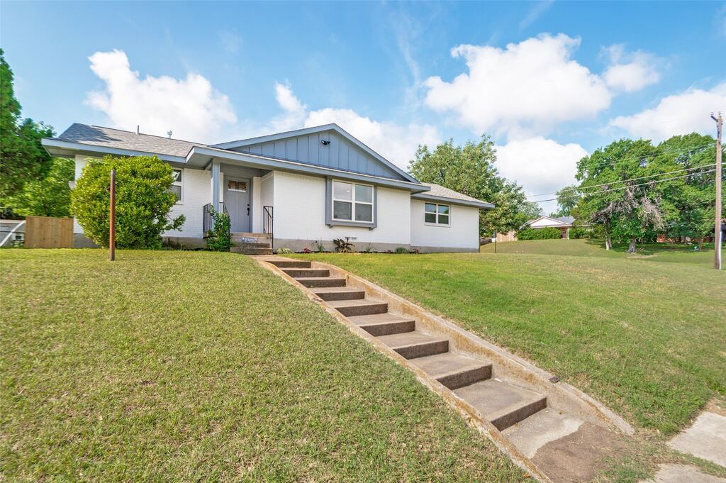 2406 Magna Vista Drive, Dallas, TX 75216 — photo 1
