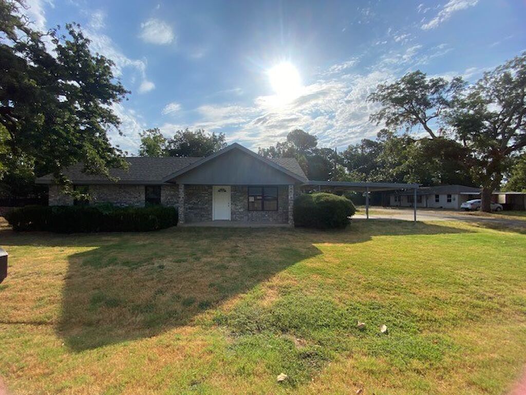 401 N Neathery Avenue, Collinsville, TX 76233 — photo 1