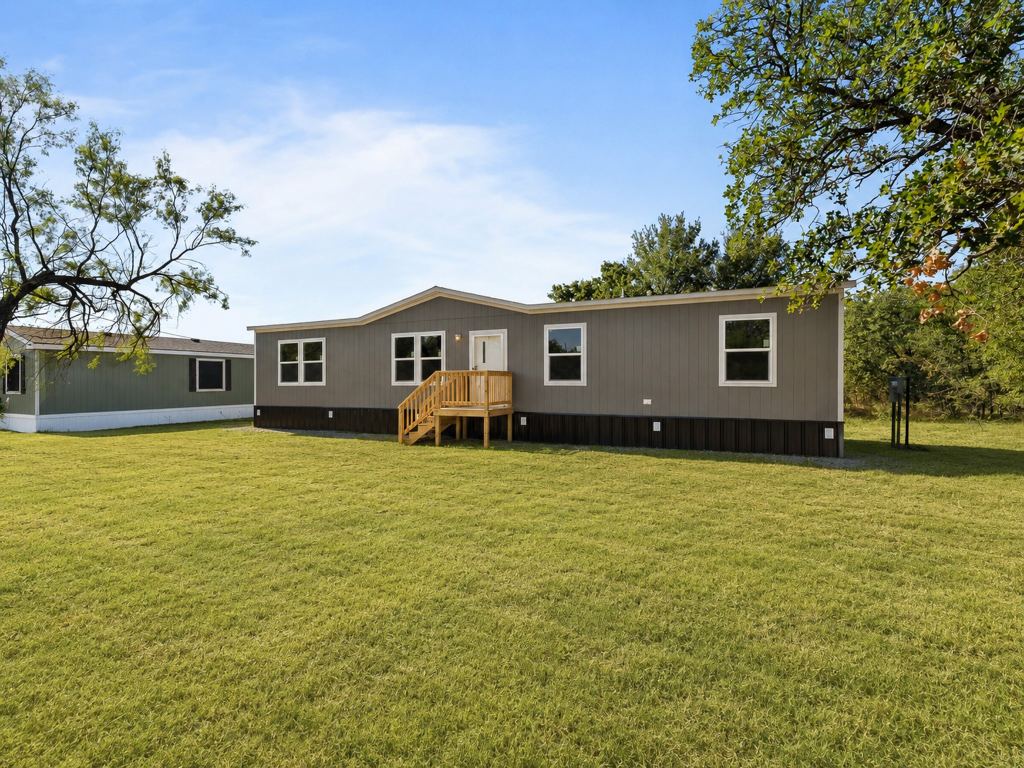 189 Shady Springs Drive, Runaway Bay, TX 76246 — photo 1