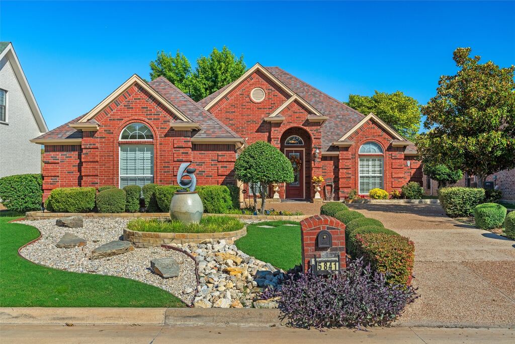 5841 River Meadows Place, Fort Worth, TX 76112 — photo 1