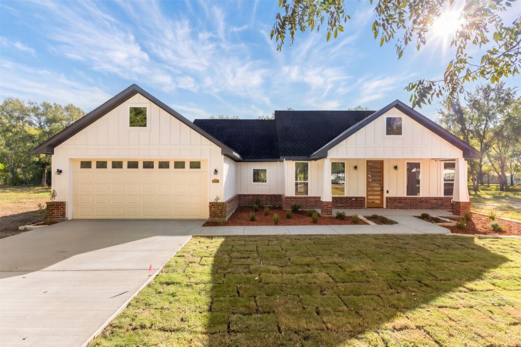 5447 County Line Road 2260