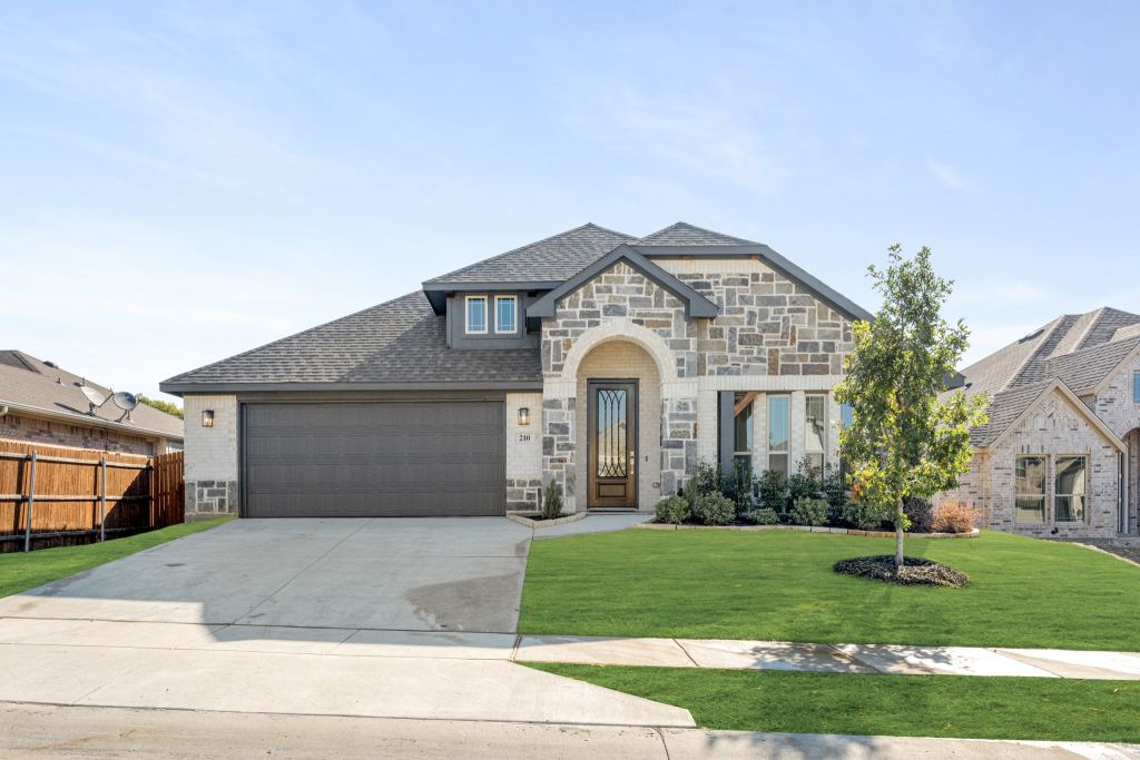 210 Comanche Trail, Alvarado, TX 76009 — photo 1
