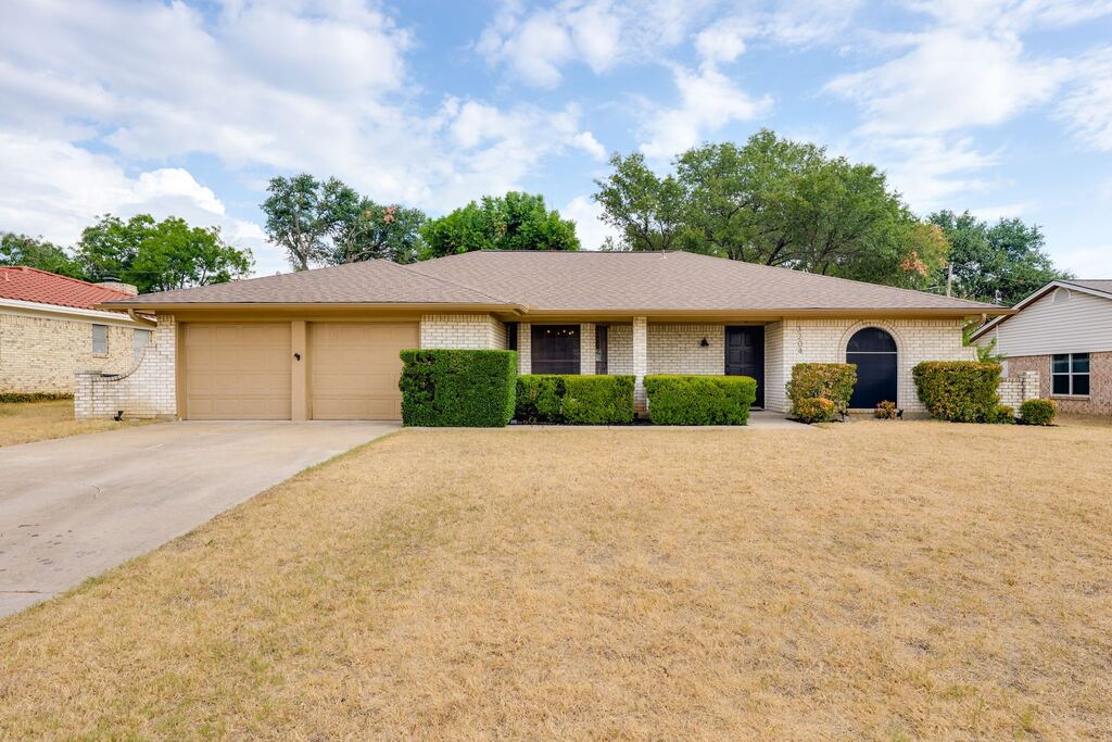 3204 Ashford Avenue, Fort Worth, TX 76133 — photo 1