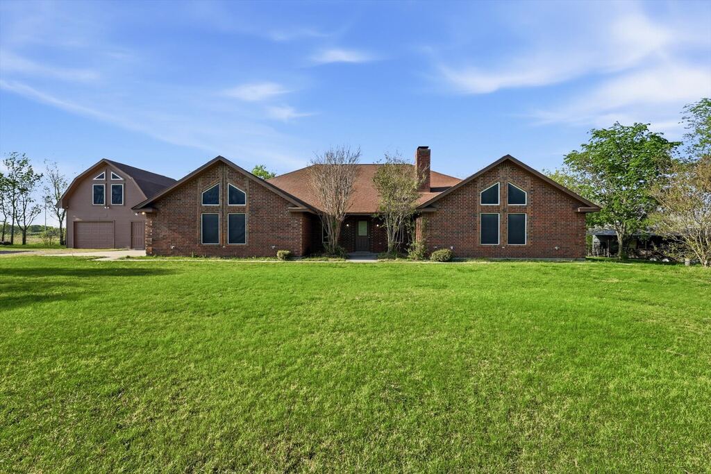 135 Private Road 2828, Decatur, TX 76234 — photo 1