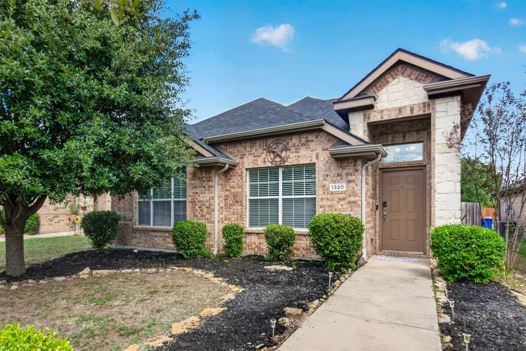 1320 Honeywood Lane