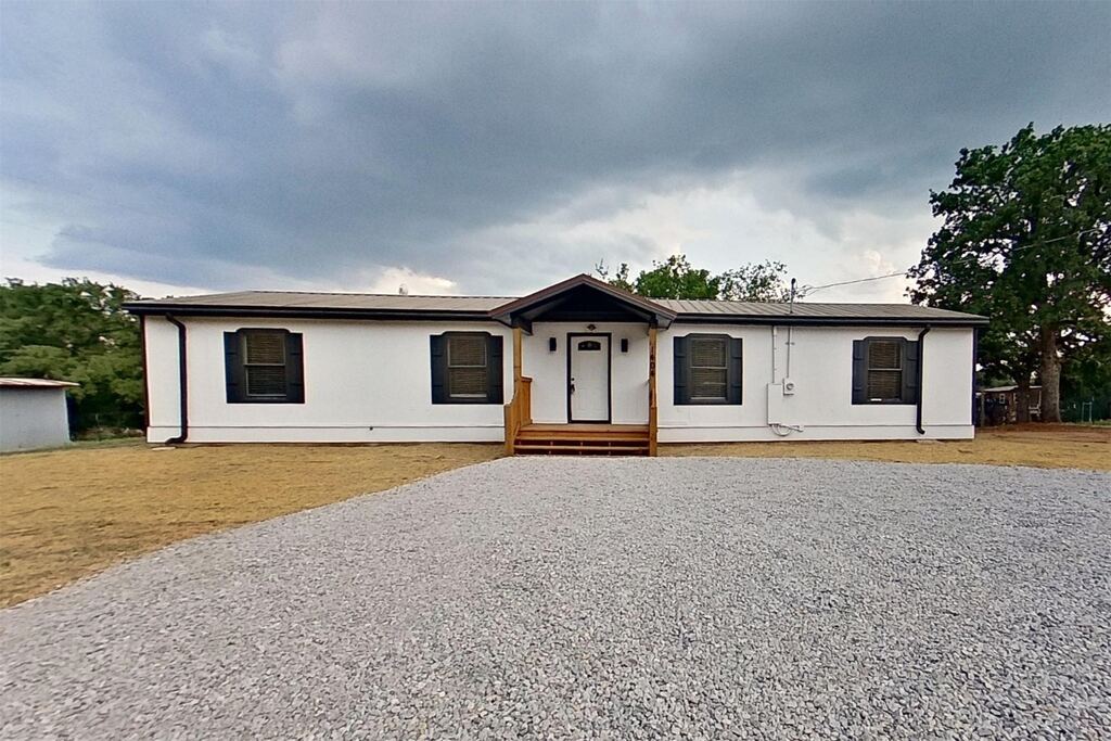 1404 Arvel Circle, Reno, TX 76020 — photo 1