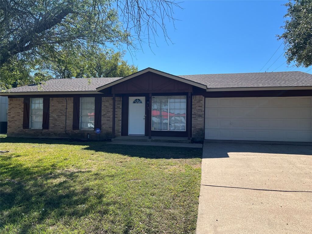 102 Silver Creek Drive, Duncanville, TX 75137 — photo 1