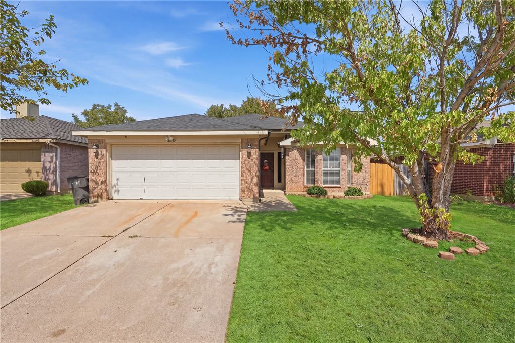 2332 Corral Drive, Fort Worth, TX 76133 — photo 1