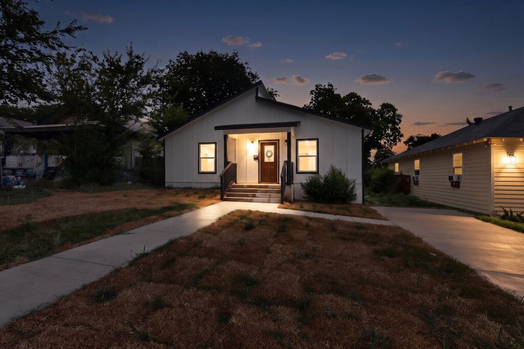 1531 Iowa Avenue, Dallas, TX 75216 — photo 1