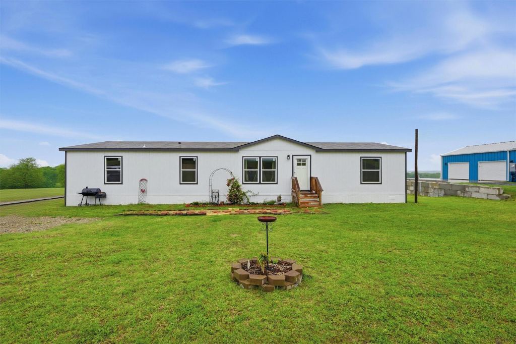 587 Kentucky Town Road, Whitewright, TX 75491 — photo 1