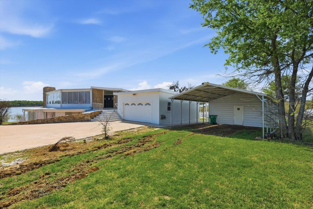 732 Blue Fathom Drive, Runaway Bay, TX 76426 — photo 1