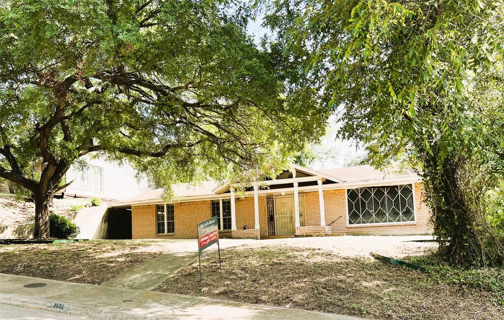 3530 Kiestcrest Drive, Dallas, TX 75233 — photo 1