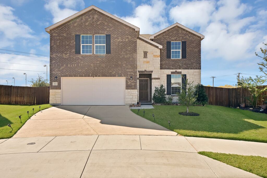 820 Lemongrass Court, Fort Worth, TX 76131 — photo 1