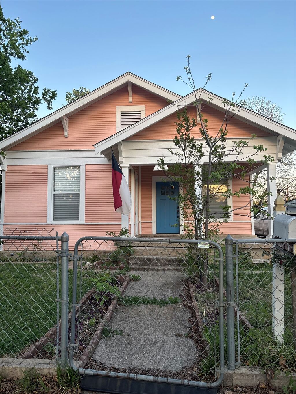 620 S Willomet Avenue, Dallas, TX 75208 — photo 1