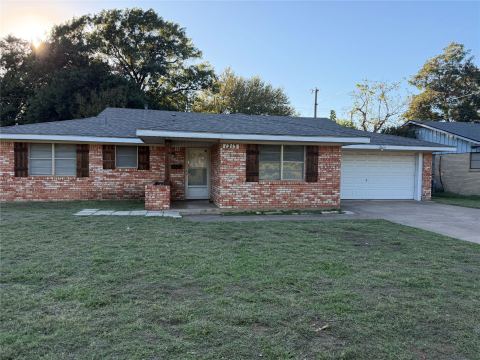 1213 Mary Drive, Hurst