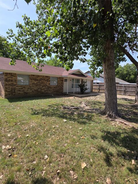 721 N Cummings Drive, Alvarado, TX 76009 — photo 2