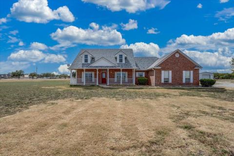 1281 FM 151, Trenton