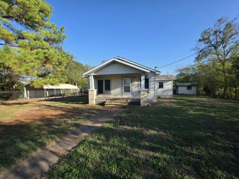 713 W Fannin, Mexia