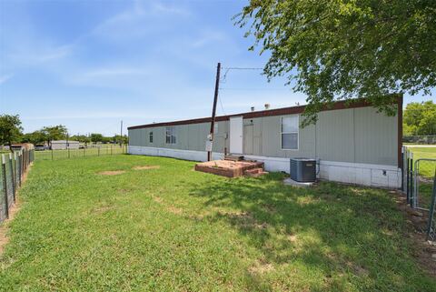 7305 Walden Drive, Joshua, TX 76058 — photo 2