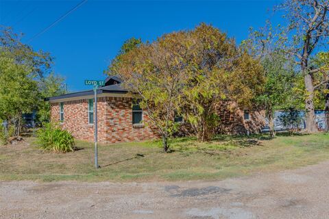 605 Lloyd, Italy, TX 76651 — photo 2