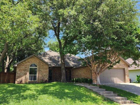10108 Regent Row Street, Benbrook