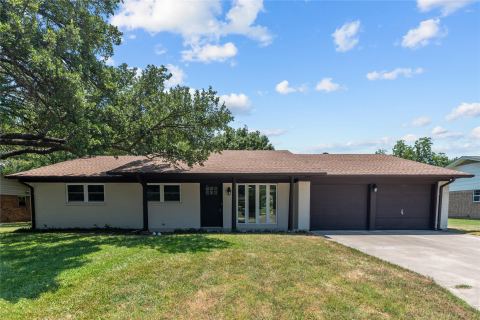 2008 Maplewood Drive, Gainesville, TX 76240 — photo 2