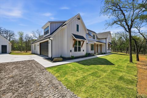 377 Oak Cove Court, Sunset, TX 76270 — photo 2
