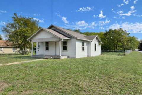 1201 E 3rd Avenue, Corsicana, TX 75110 — photo 2