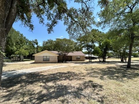 137 County Road 1759A, Clifton