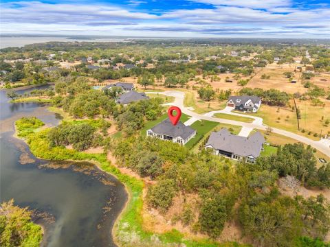 1733 Aspen Crossing, Oak Point