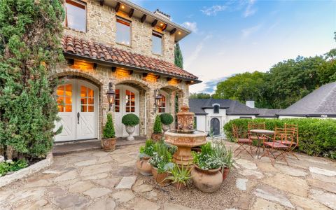 306 Shamrock Circle