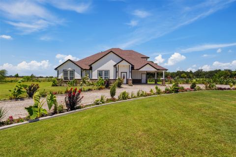 233 Private Road #7786, Wills Point