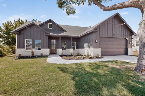 707 W Turner Street, Wolfe City, TX 75496 — photo 3