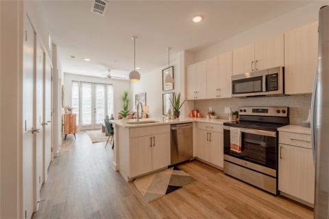 105 S Bishop Avenue 227-1319, Dallas