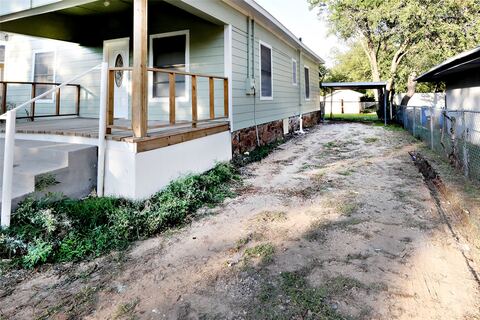507 Orchard Street, Bowie, TX 76230 — photo 3